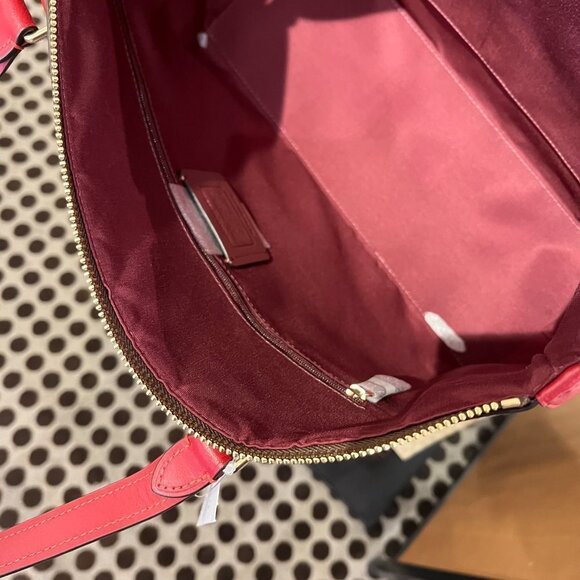 Coach Gallery Tote In Signature Canvas - Picture 7 of 11